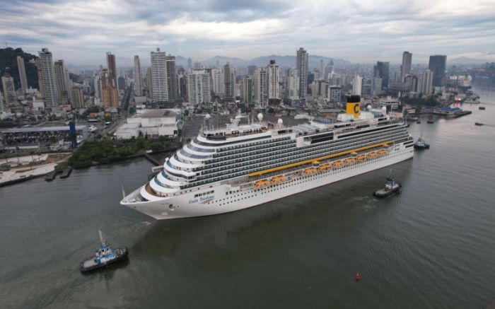 Passageiros do Costa Diadema serão recebidos com manifestação dos portuários em Itajaí (Foto: Divulgação/PMI)