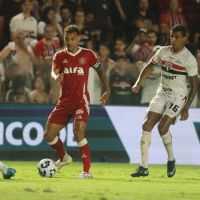 Inter é atropelado pelo São Paulo e fica mais perto do rebaixamento