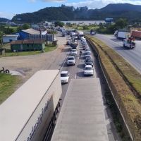 Balneário Camboriú tem 12 kms de congestionamento na BR 101