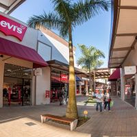 Descubra onde comprar bem no litoral