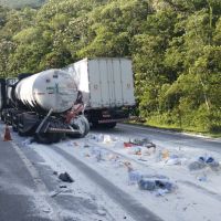 Motorista de caminhão morre em acidente na BR 376, na serra de Guaratuba