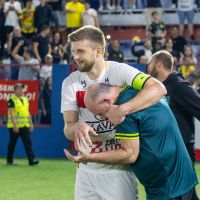 Barra anuncia zagueiro que fez história no Brusque