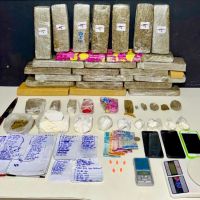 Mais de 20 kg de maconha, cocaína, skunk e ecstasy apreendidos em quitinete