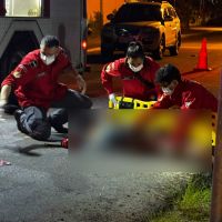 Motociclista tem traumatismo craniano grave após bater contra poste