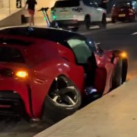 Ferrari batida e abandonada tinha ordem de apreensão