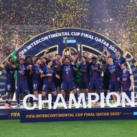 Goleiro pega quatro pênaltis e PSG bate o Flamengo na final do Mundial