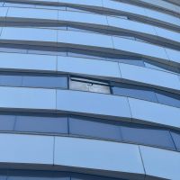 Centro Empresarial se manifesta após queda de vidro da fachada