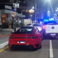 Guardas acabam com showzinho de Porsche em BC