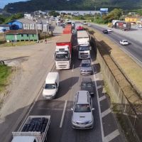 BR 101 tá congestionada em diversos pontos na região
