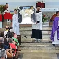 Devotos falam mal do Flamengo e padre reclama com o rebanho