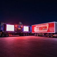 Komprão leva música e animação às ruas de Balneário Camboriú