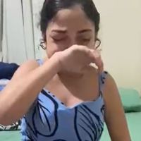 Adolescente com doença rara perde a visão por falta de medicação