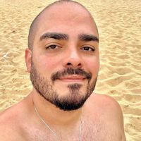 Mãe de jornalista acusado de assassinato diz que filho estava dopado