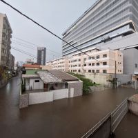 Itajaí e Balneário Camboriú têm ruas alagadas após chuvarada