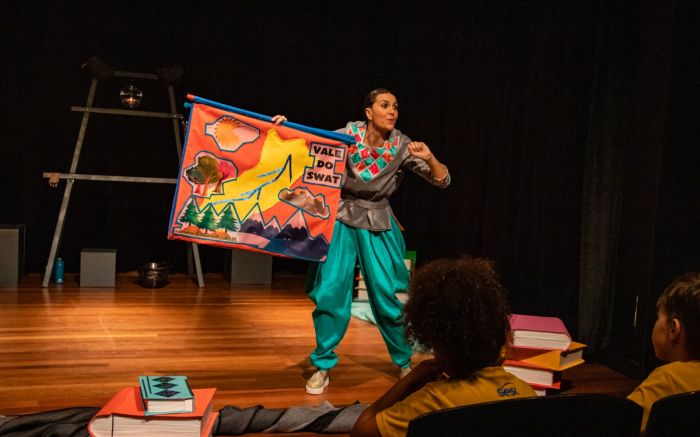 Espetáculo infantil destaca a história de Malala e o direito à educação (Foto: Divulgação)