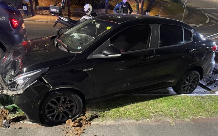 Acidente foi durante a madrugada de domingo