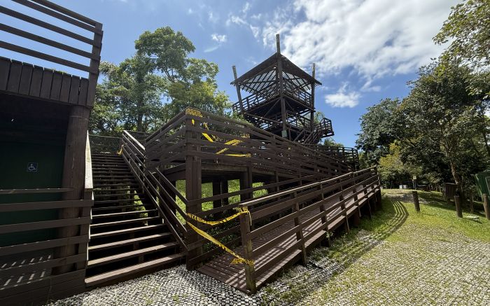 Entrada, portão e mirante ainda passam por manutenção (Foto: Camila Diel)