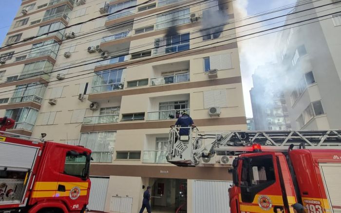 Cerca de mil litros de água foram usados no combate ao fogo Foto:CBMSC)