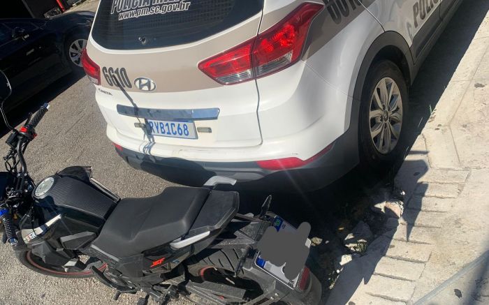 Legenda: Motocicleta furtada é recuperada pela PM no Tabuleiro (Foto: 12º BPM - Imprensa )