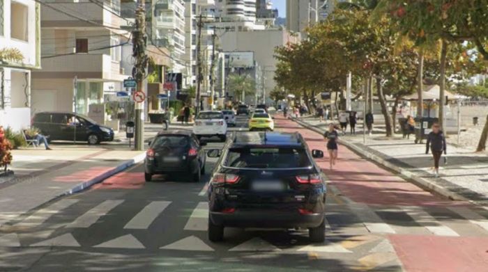 Já em Itajaí, o final do dia é de tranquilidade nas ruas