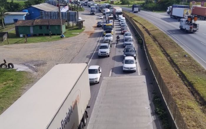 Lentidão na rodovia chega a 20 minutos para quem vai no sentido norte