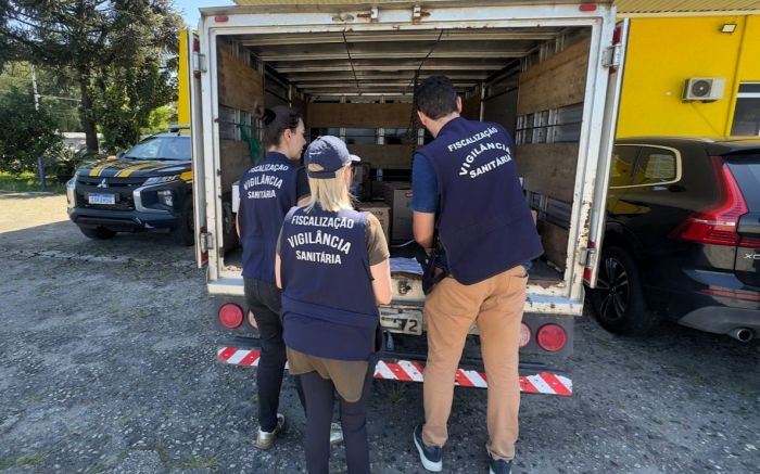 A Polícia Rodoviária Federal fez a fiscalização da carga na BR 101 (Foto: Divulgação/PRF)