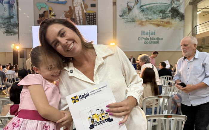 Giovana Dilli comemorou a conquista da escritura após cinco anos de espera (Foto: Fran Marcon)