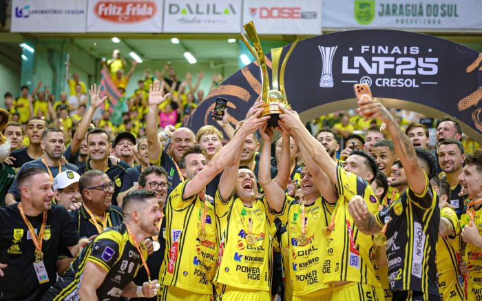 Jogando em casa, Jaraguá venceu por 3 a 0 na noite deste sábado