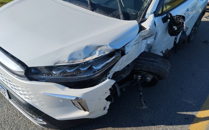 Motorista estava inconsciente e foi levado em estado grave ao hospital (Foto: Divulgação/CBMSC)