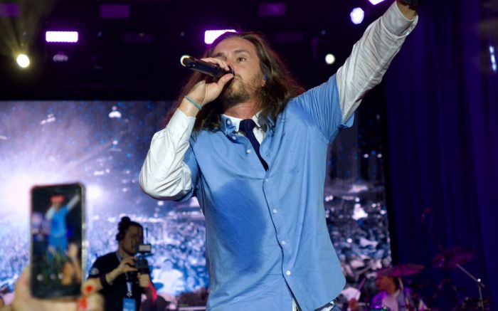 Mais de 10 mil pessoas lotaram o pontal norte na festa que antecipou a contagem regressiva do réveillon