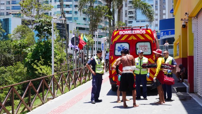 Homem foi levado pro hospital com suspeita de fratura no braço (Foto: João Batista)