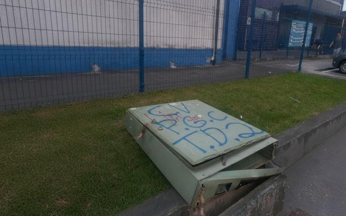 A PM prendeu o suspeito na esquina da unidade de saúde (Foto: Divulgação/PMSC)