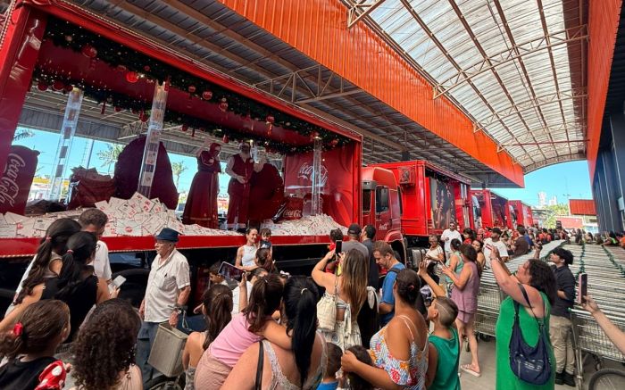 Dezenas de pessoas já estão no pátio do Atacadão aproveitando a passagem da caravana (Foto: Divulgação)