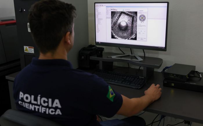 Profissionais atuam em locais de crime, laudos e exames periciais (Foto: Roberto Zacarias/Secom)