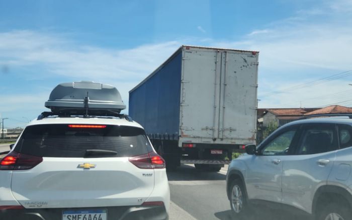 Filas marcam o domingo na BR 101 (Foto: Leitor)