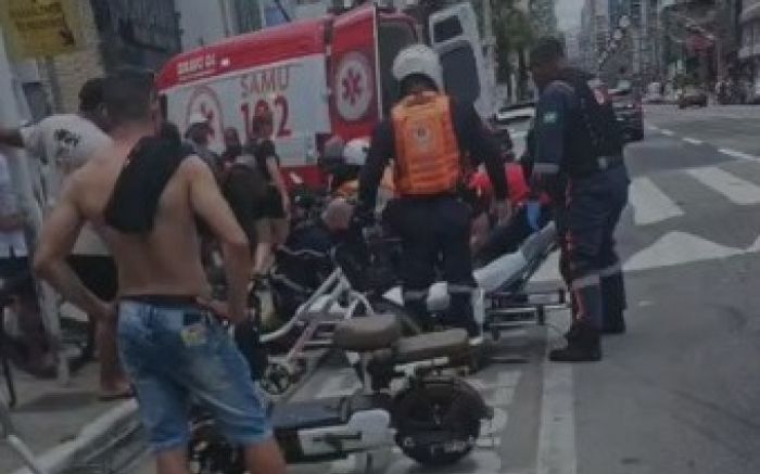 Motociclista foi levado ao hospital com o pedal cravado no pé (Foto: Reprodução)