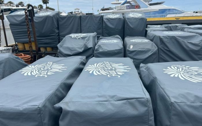 Estrutura das balsas já começou a ser preparada na Marina Itajaí para o réveillon (foto: Divulgação)