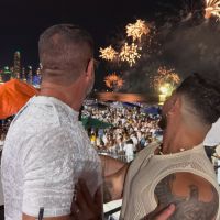 Casal gay agredido em Porto de Galinhas passa a virada em BC