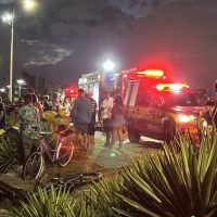 Mulher fica presa nas pedras do molhe ao tentar recuperar celular