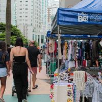 Praça da Bíblia tem feira de artesanato, gastronomia e cultura