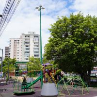 Praça dos Correios está iluminada novamente