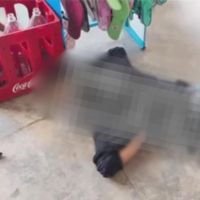 Homem invade mercado com faca e é morto a tiros