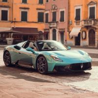 Maserati celebra 100 anos do Tridente com superesportivo conversível