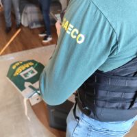 Operação do Gaeco em Itajaí mira esquema de golpe em idosos