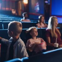 Arcoplex exibe O Diário de Pilar na Amazônia em sessão inclusiva no Itajaí Shopping