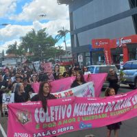 Familiares e amigos homenageiam Daiane e pedem fim da violência doméstica