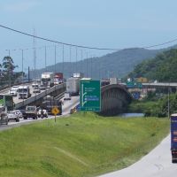 Ponte rio Itajaí-Açu trava os dois sentidos da BR 101 entre Itajaí e Penha