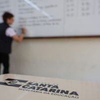 Lei contra "doutrinação ideológica" nas escolas já está valendo em SC