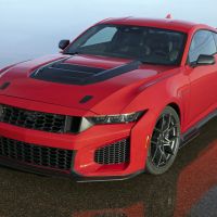 Mustang Dark Horse SC transforma o muscle car em arma de pista