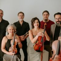 Show gratuito transforma música em experiência sensorial em Navegantes